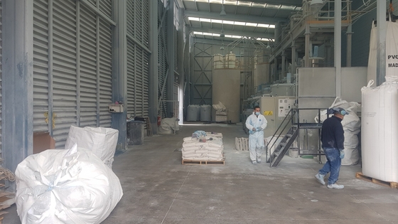 Pesaje de mezcla del polvo completamente automático transportando el sistema para la protuberancia del tubo del PVC