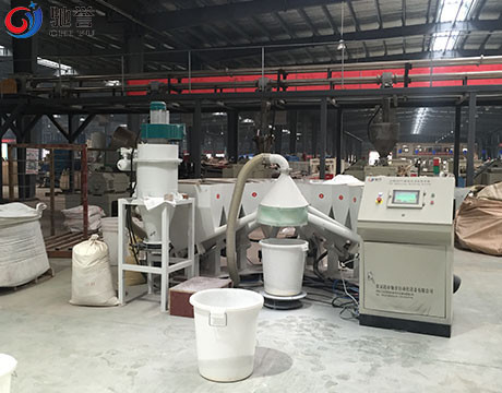 Máquina de dosificación de procesamiento por lotes por lotes automática de los añadidos para el proceso estadístico del extrusor del tubo del PVC que suela la cadena de producción