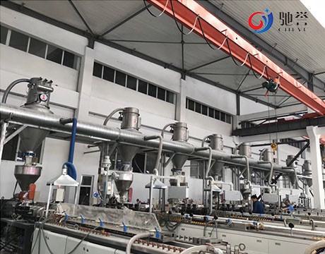 Extrusor que alimenta el PVC que dosifica el sistema de mezcla para industrial plástico
